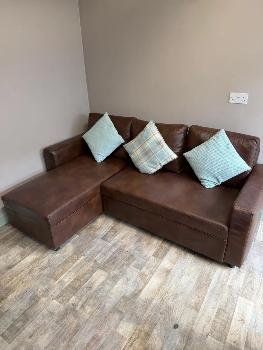 Bed settee - Image 1