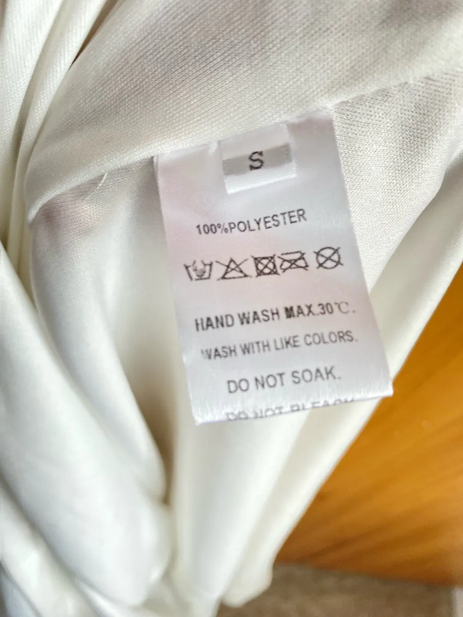 Wedding dress like new no damage very clean - Image 4
