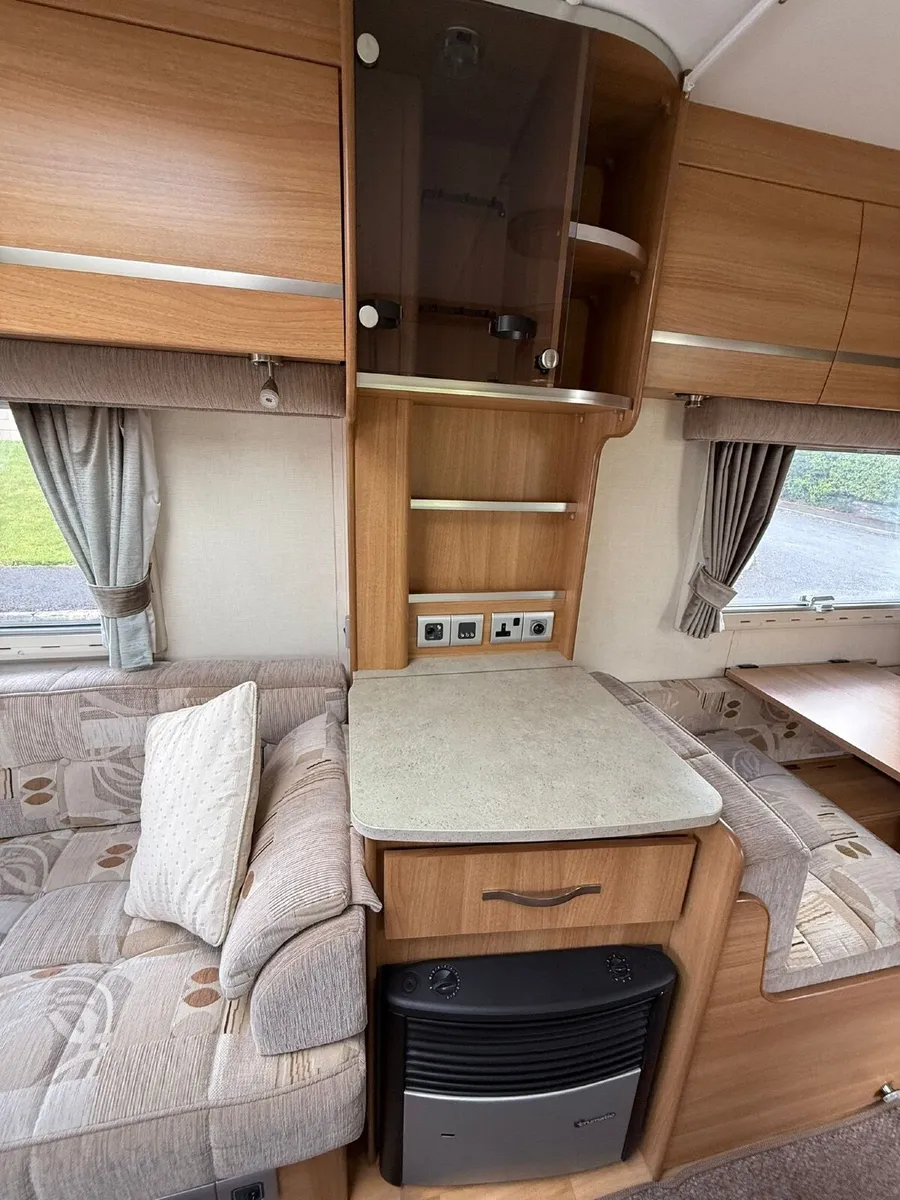 Coachman VIP 4 berth - Image 4