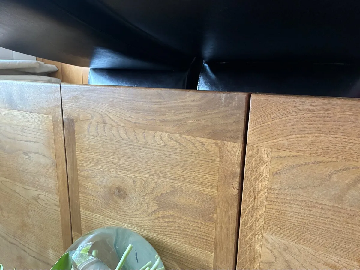 Dining table & 6 Chairs - Image 2