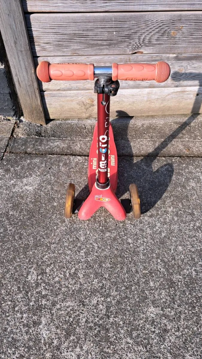 Mini Micro Deluxe LED Child Scooter - Image 3