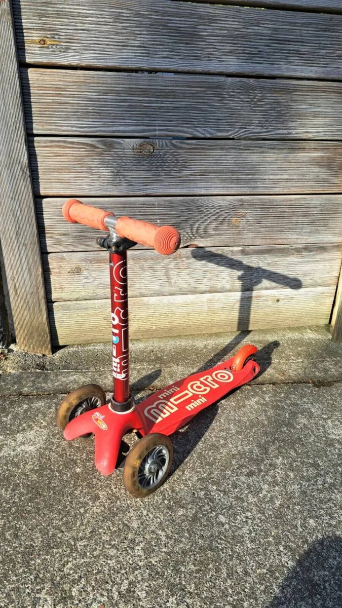 Mini Micro Deluxe LED Child Scooter - Image 1
