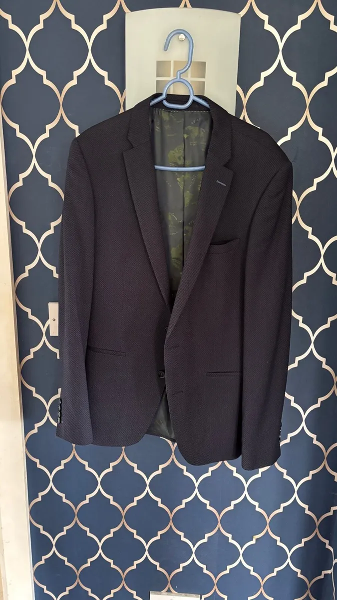 Men’s 3 piece suit - Image 1