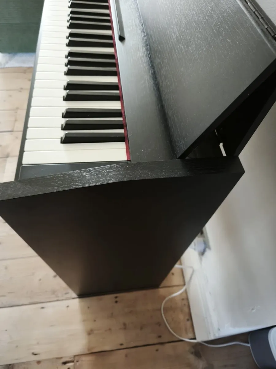 Roland F-140R Digital Piano - Image 2