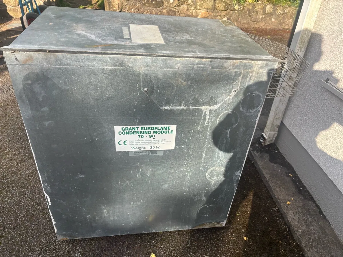 Grant euroflame 70/90 Btu condensing oil boiler - Image 4