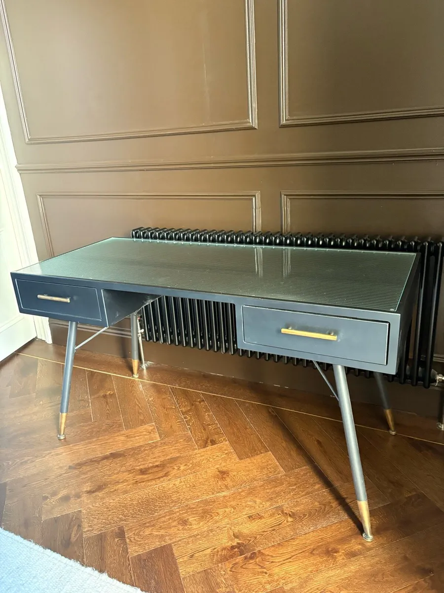 Desk - Image 4