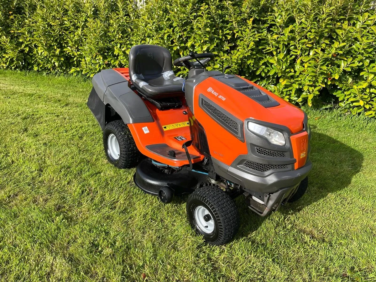 Husqvarna heavy duty ride on lawnmower - Image 4