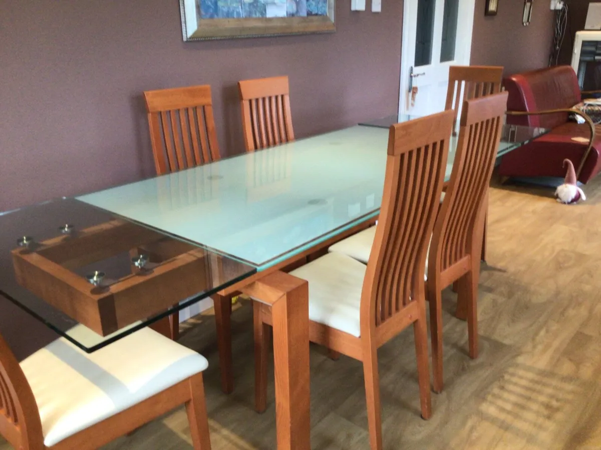 Calligaris Dining Room Table and Chairs - Image 2