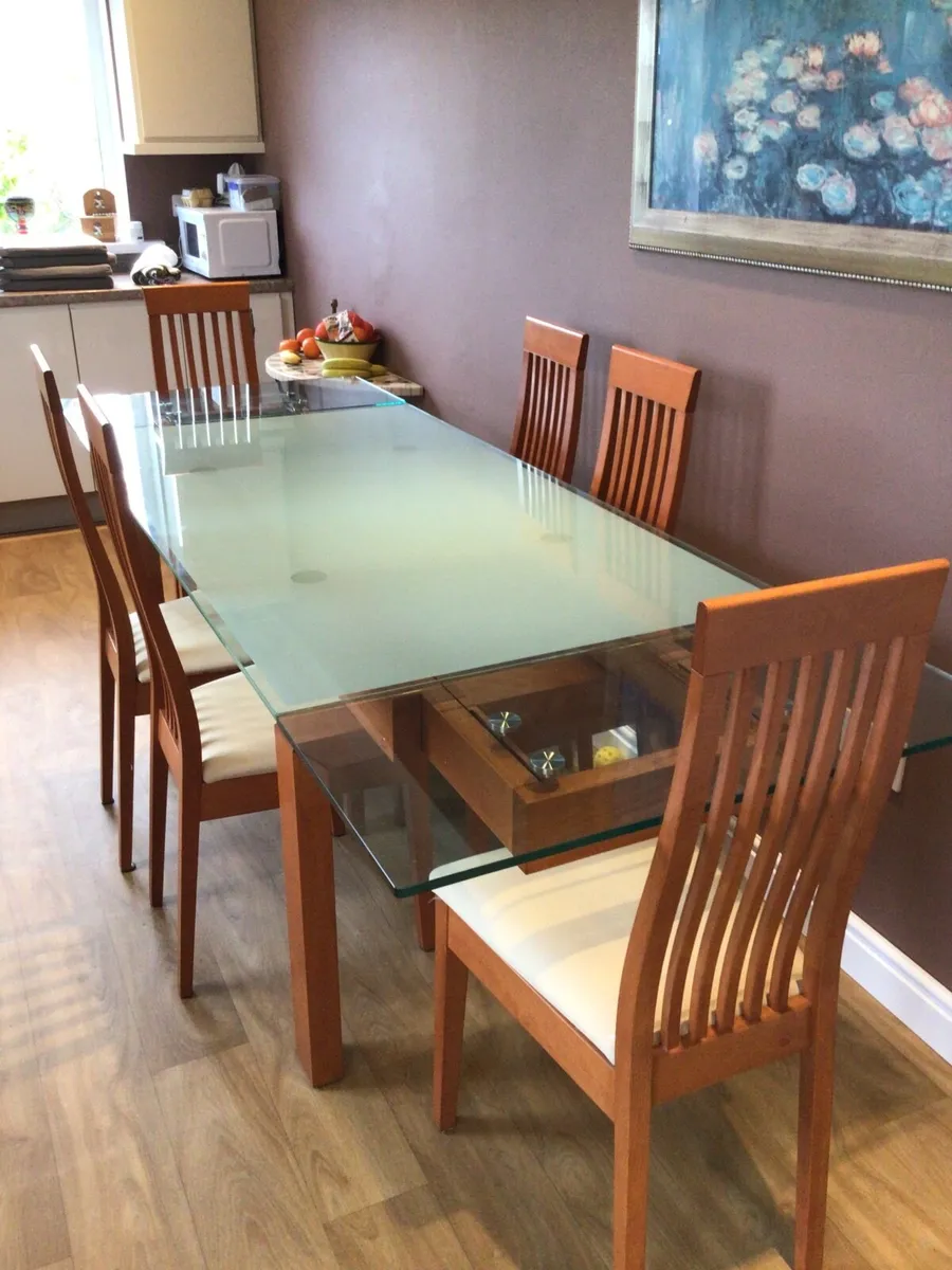 Calligaris Dining Room Table and Chairs - Image 3