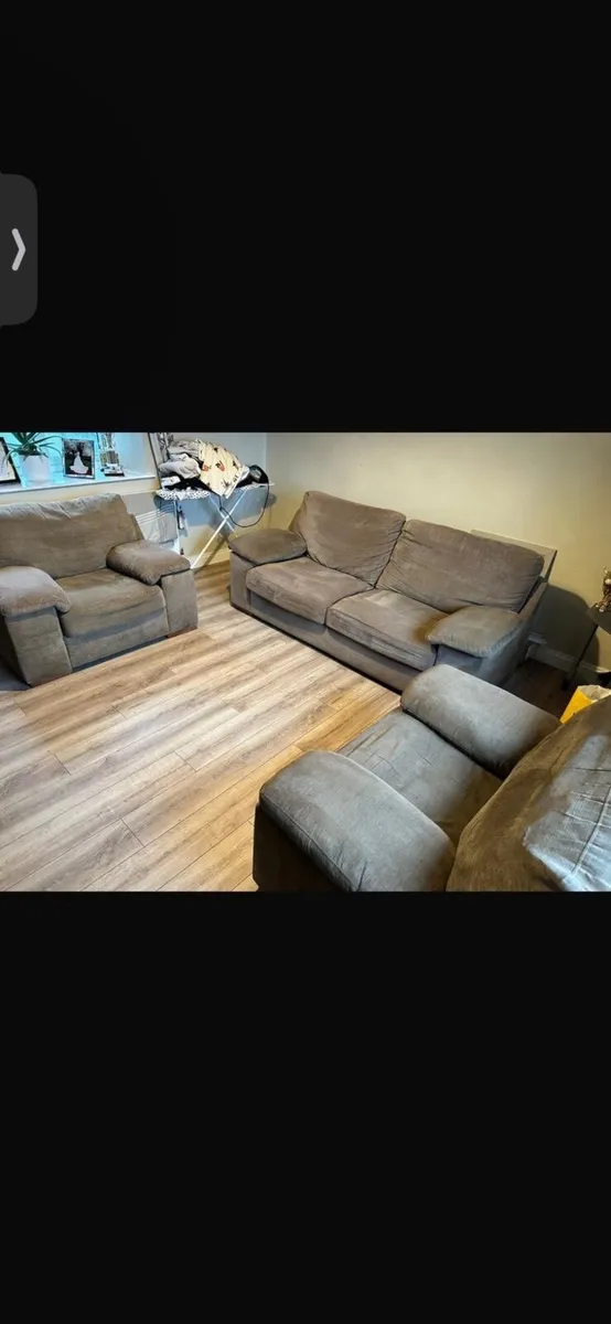 Couch and 2 arm chairs - Image 1