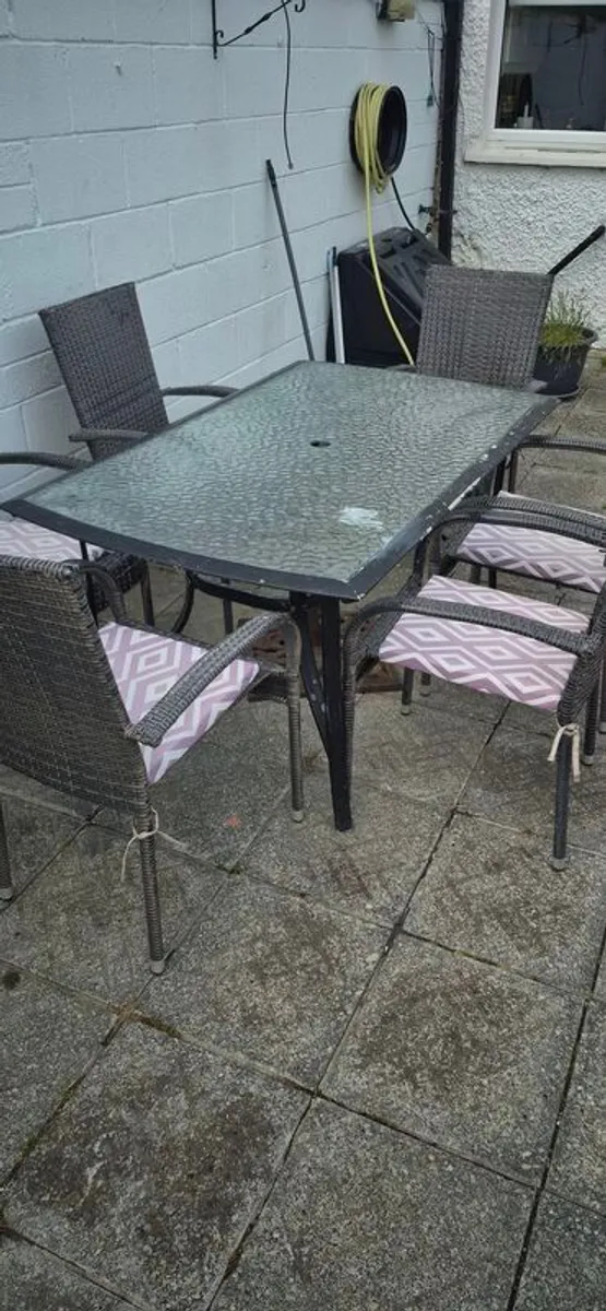 garden table and chairs - Image 1
