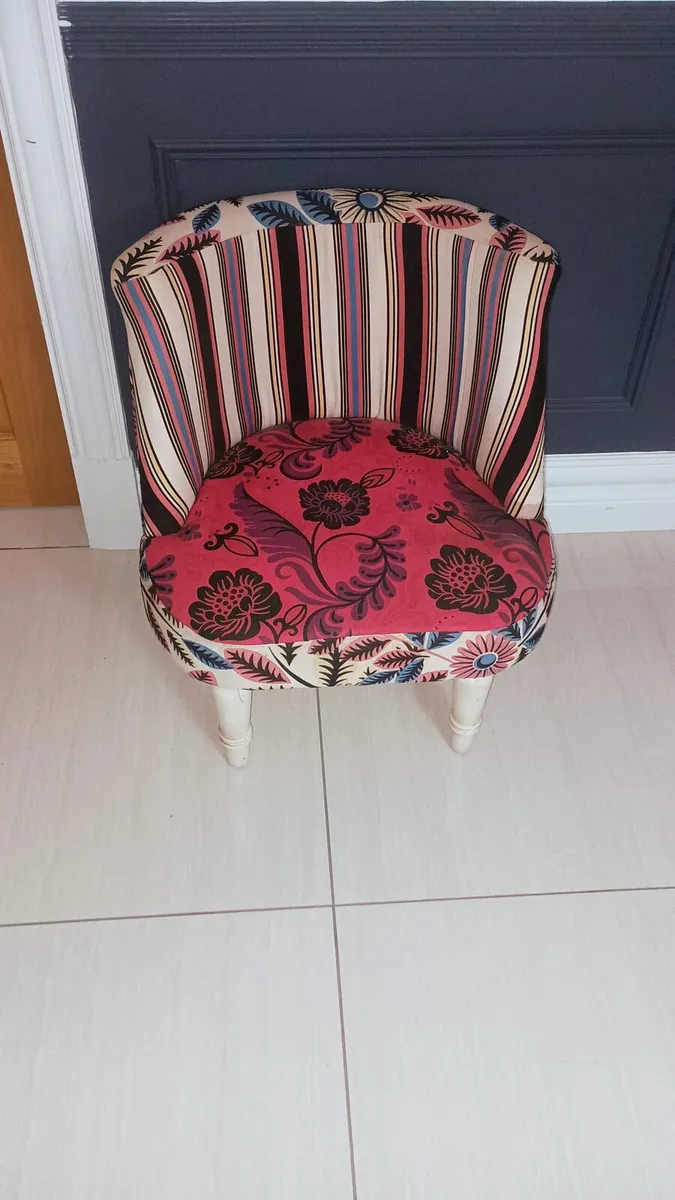 Dressing table chair