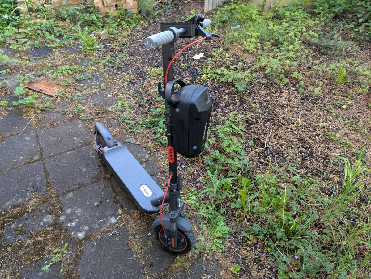 Xiaomi 5 Max e-scooter - Image 1