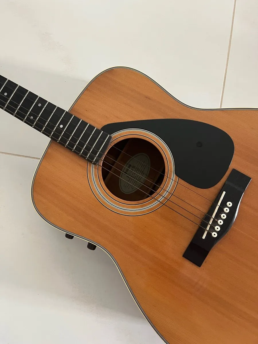 Semi acoustic Yamaha guitar - Image 2