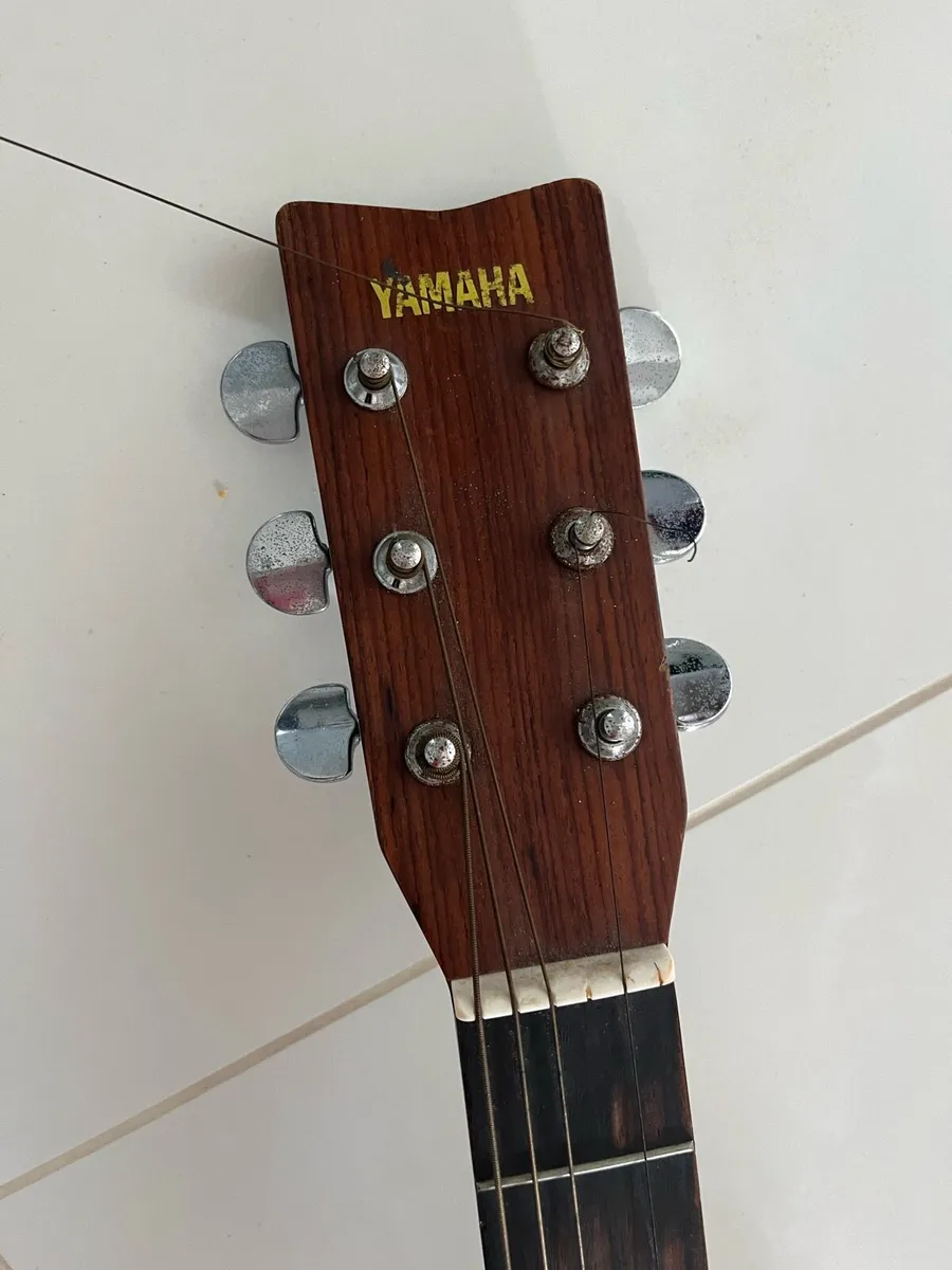 Semi acoustic Yamaha guitar - Image 4