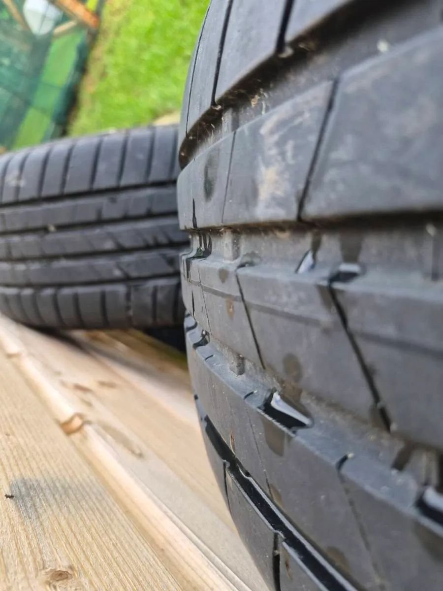 2019 VW Touareg Genuine Alloys - Image 2