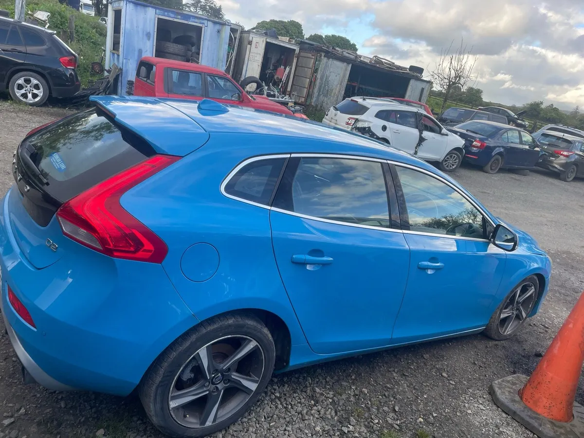 2013 Volvo v40 for dismantling - Image 3