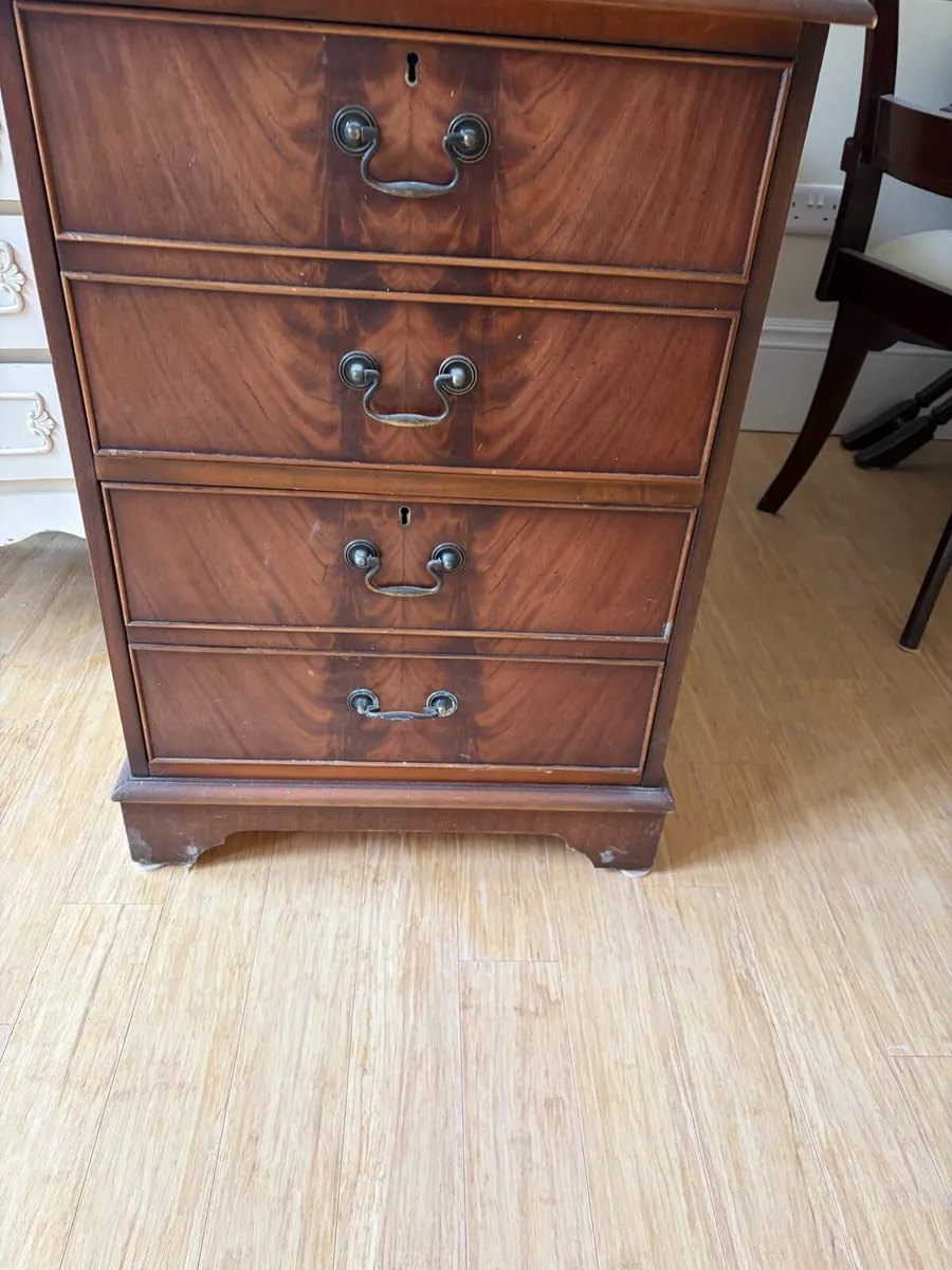 Chest of drawers x 2 - Image 1