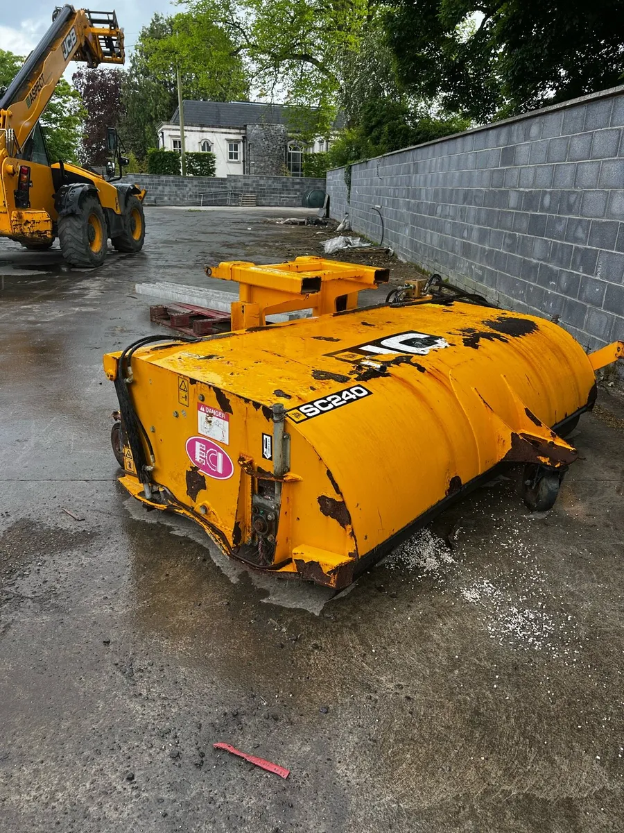 Road sweeper - Image 1