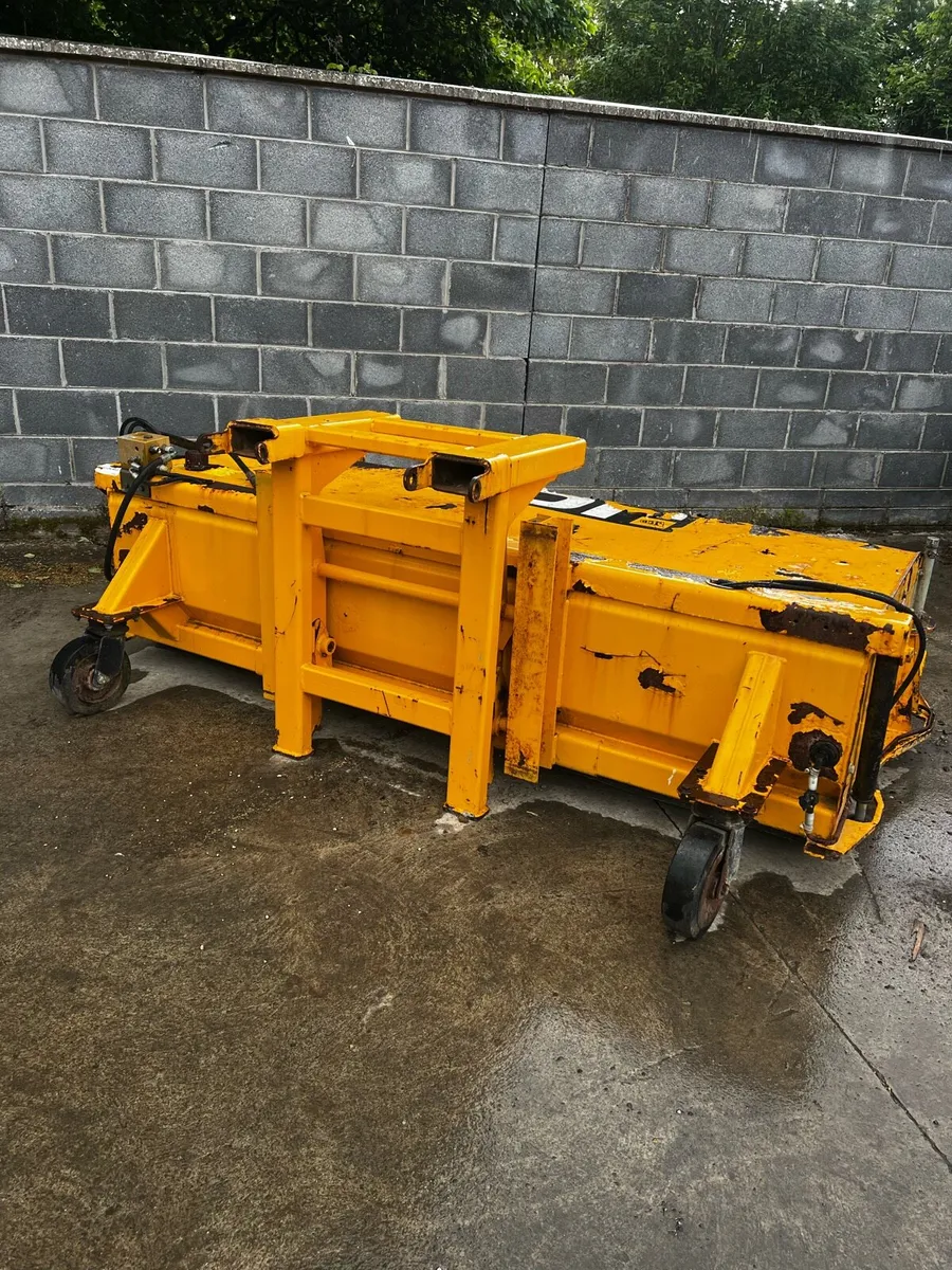 Road sweeper - Image 2