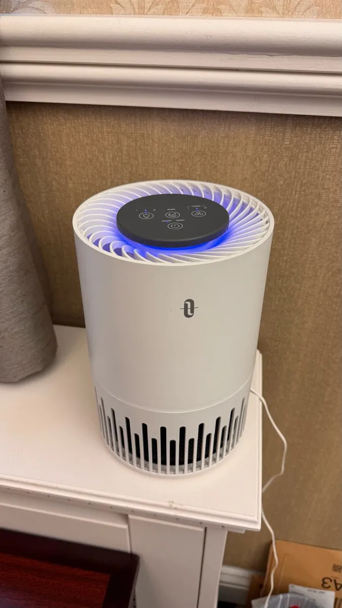 Home and office air purifier - Image 1