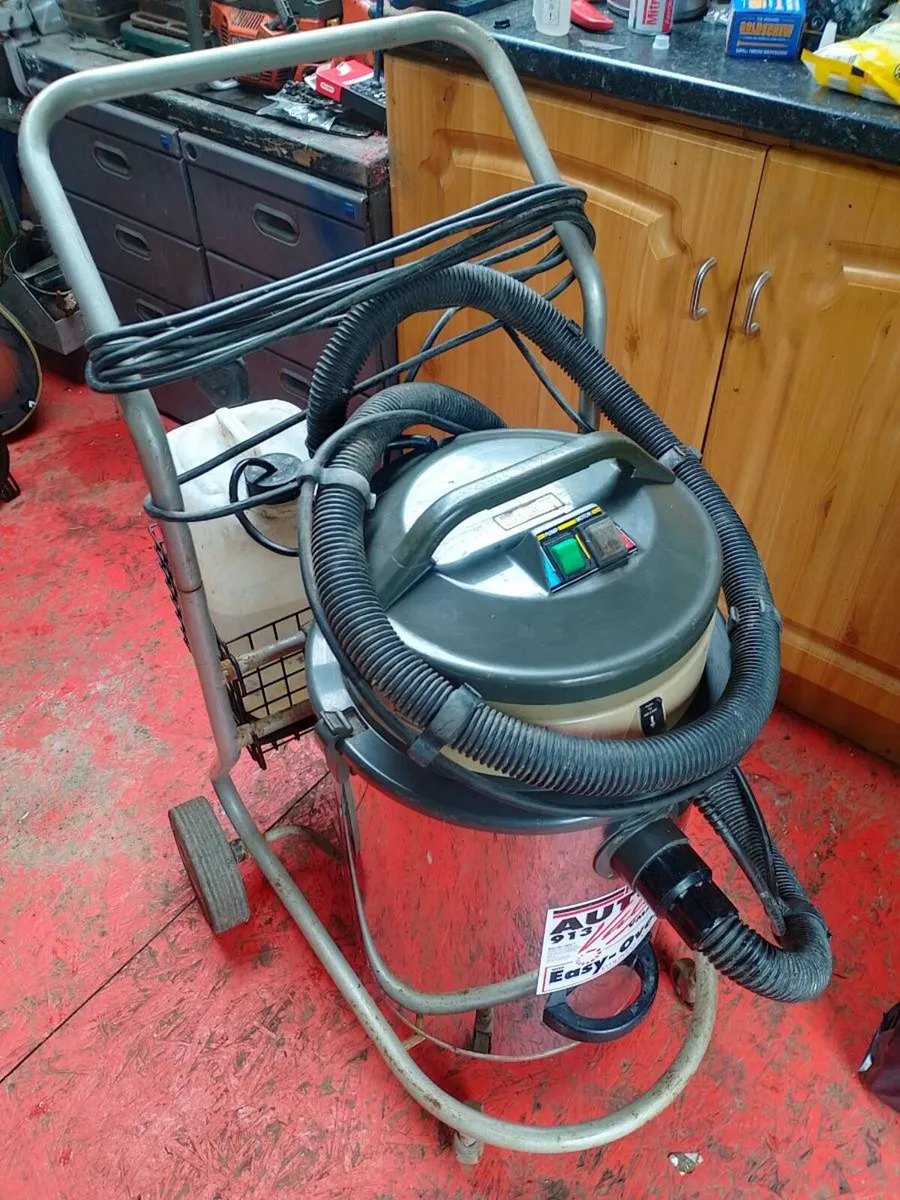 Sealey car and home upholstery cleaner - Image 2