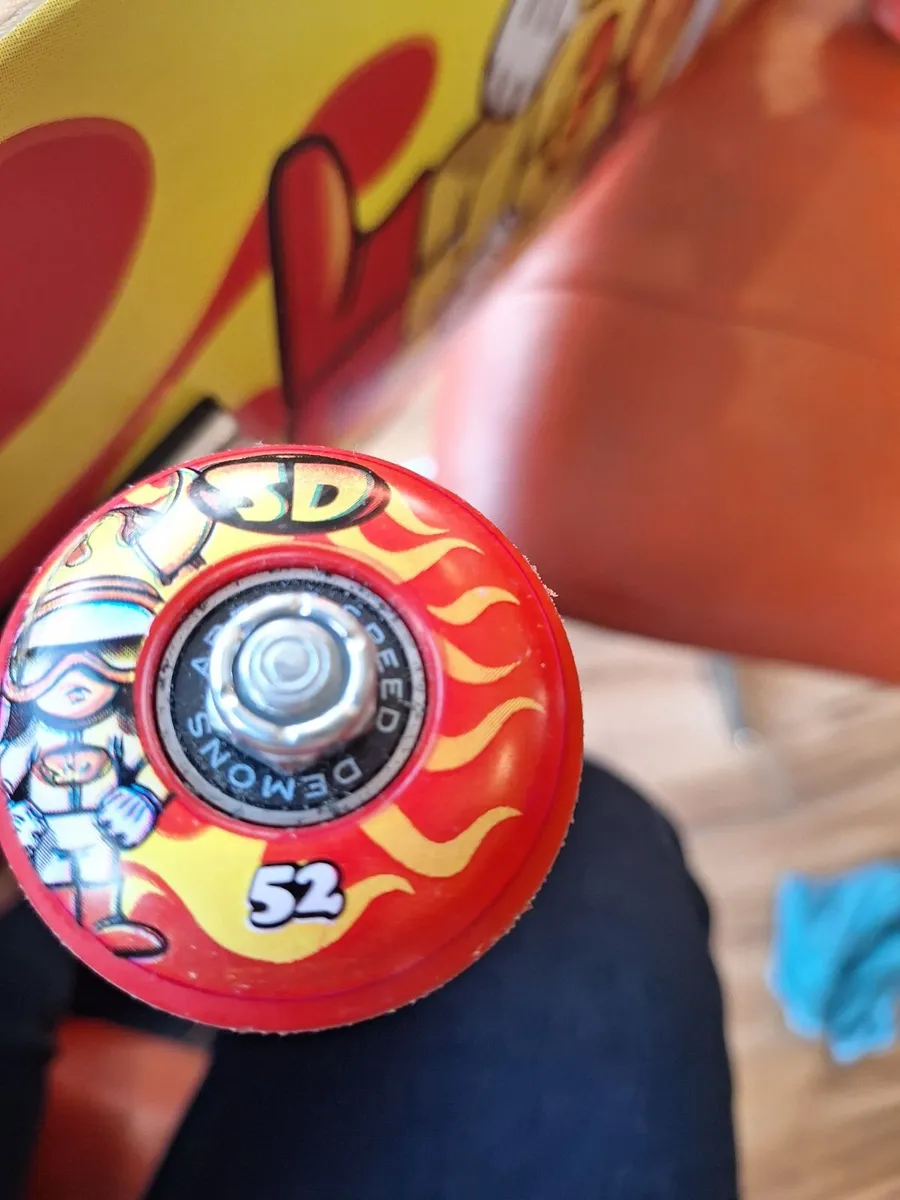 Skateboard - Image 2