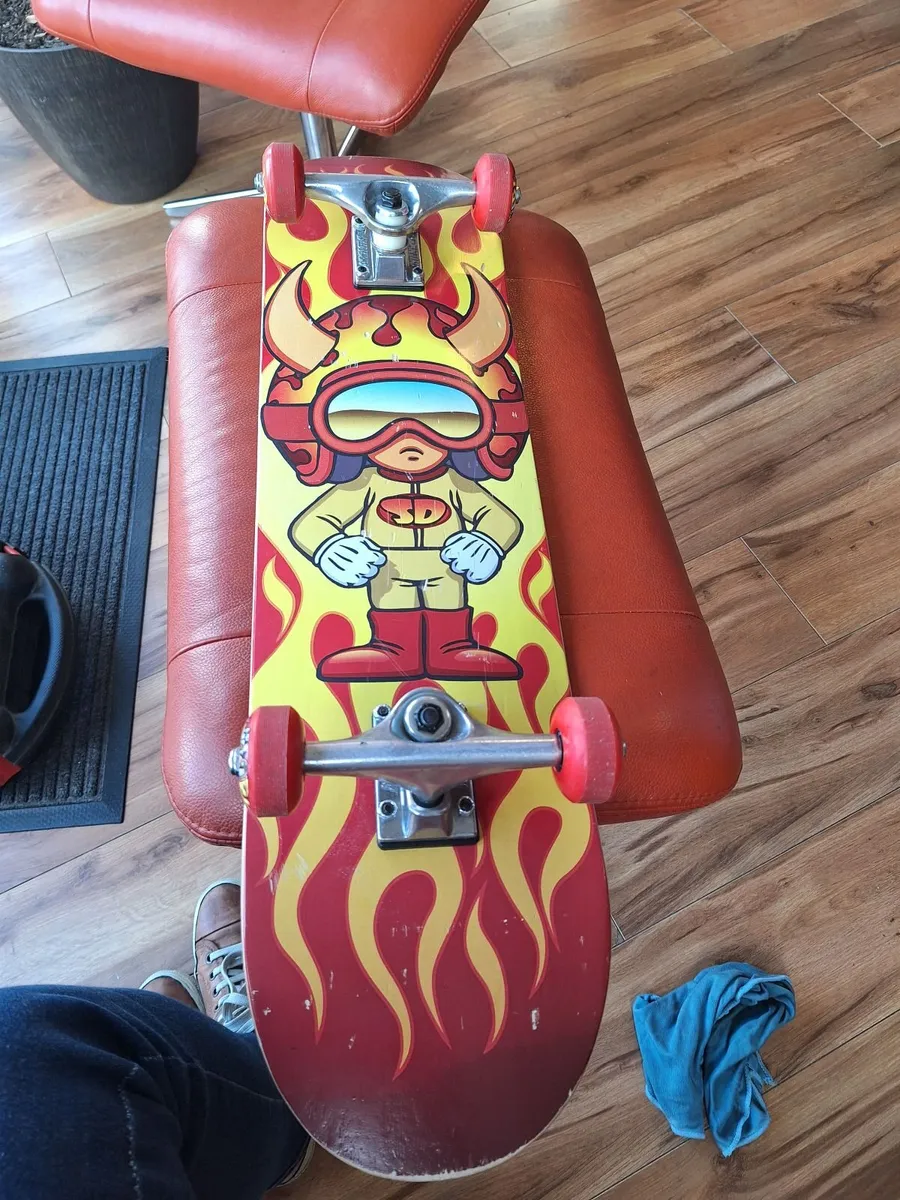 Skateboard - Image 4