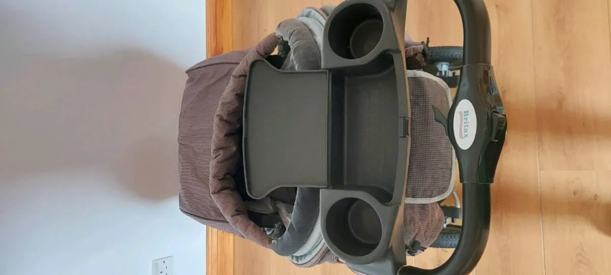 Child's buggie and car seat - Image 4