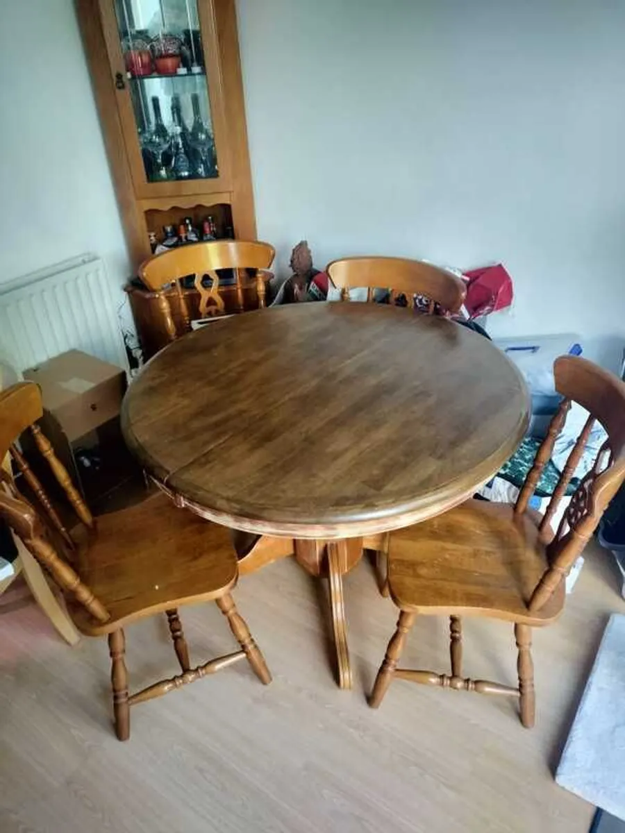 Round Dining Table + 6 chairs - Image 2