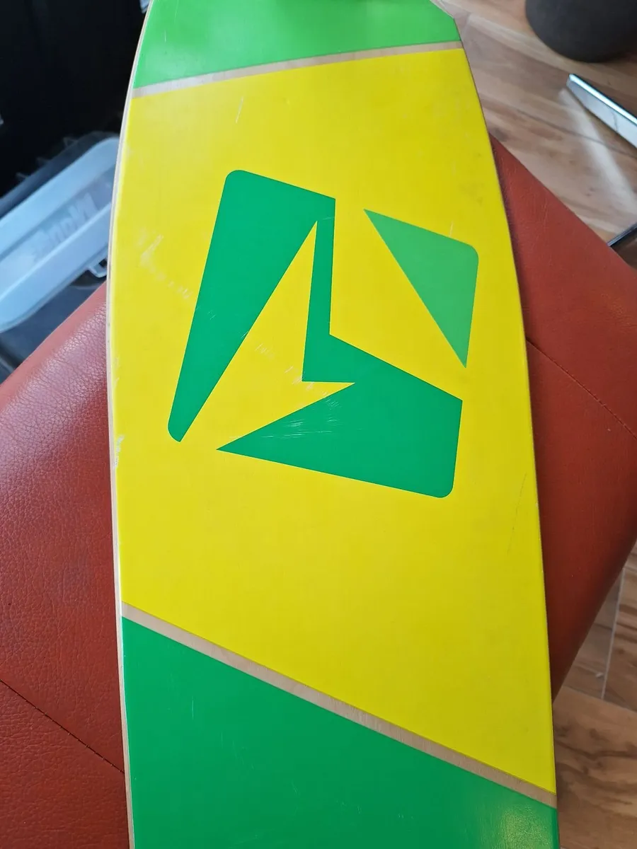 Skateboard - Image 2