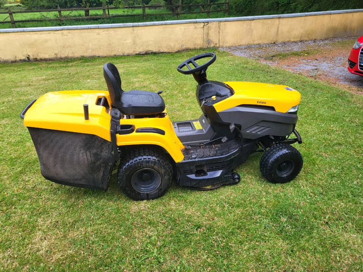 Ride on lawnmower - Image 1