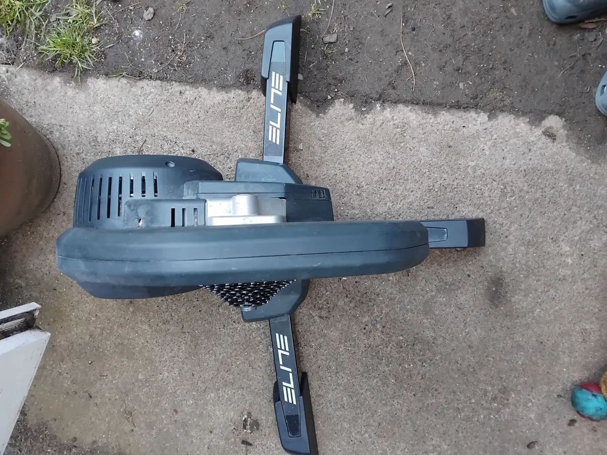 Elite Direto XRT smart trainer - Image 3