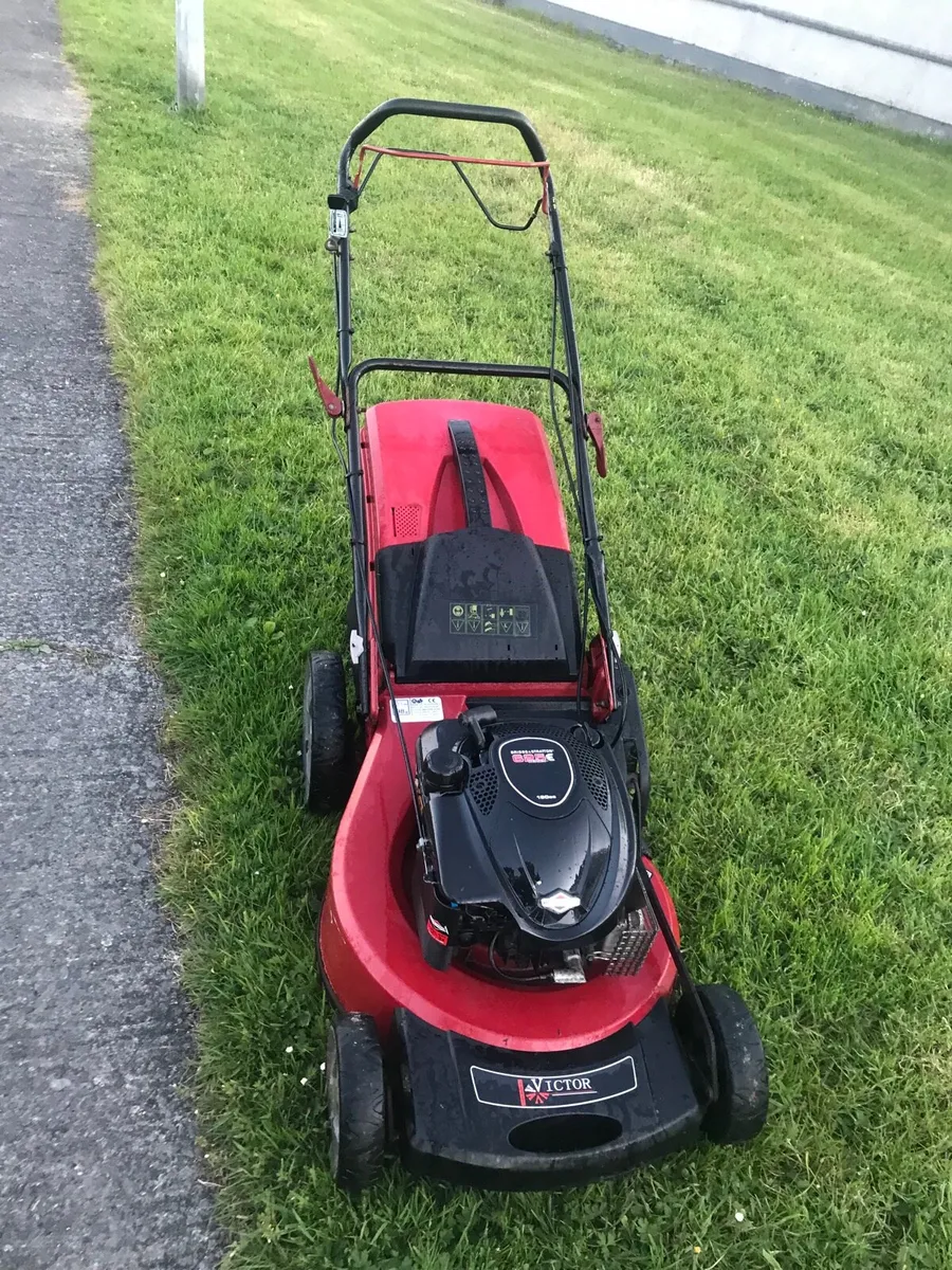 Briggs and stration Lawnmower 21 inch cut - Image 4