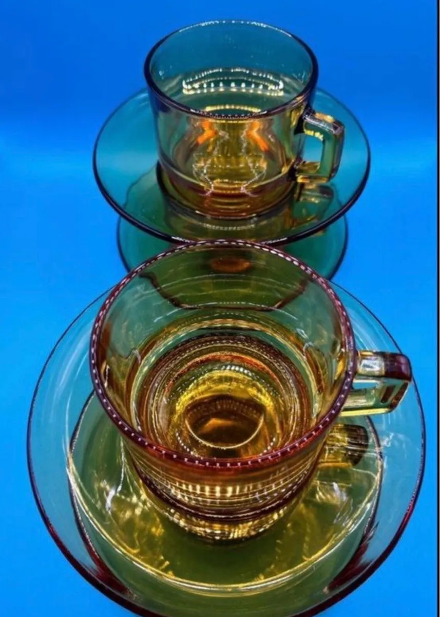 Set of 8 1970s Amber coffee cups and saucers - Image 3