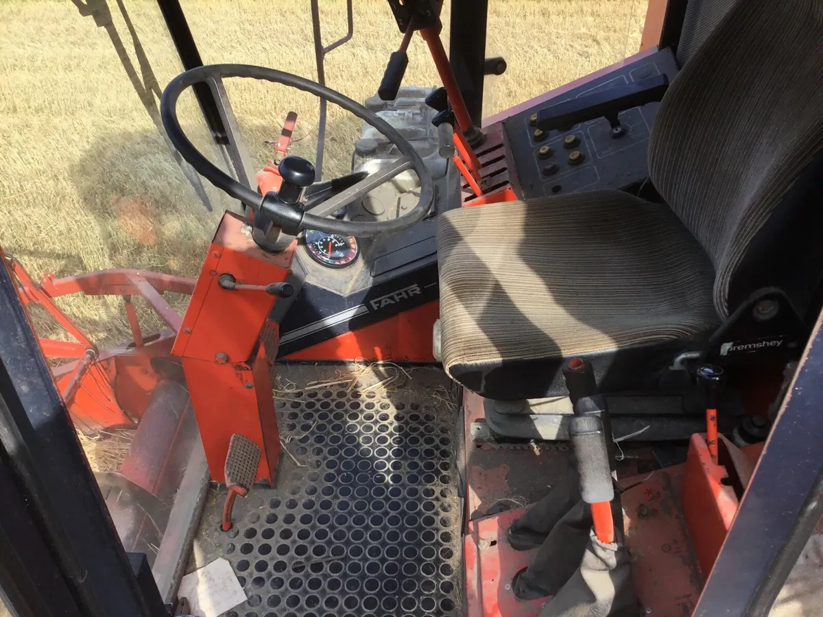 Combine harvester - Image 3