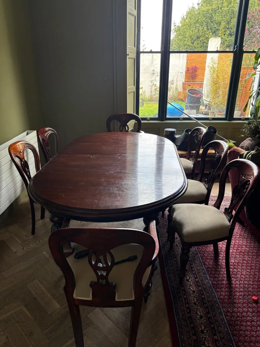 Kitchen table and chairs - Image 1