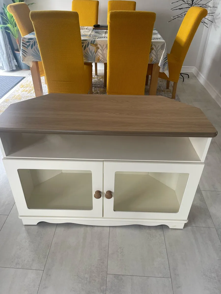 Television stand - Image 1
