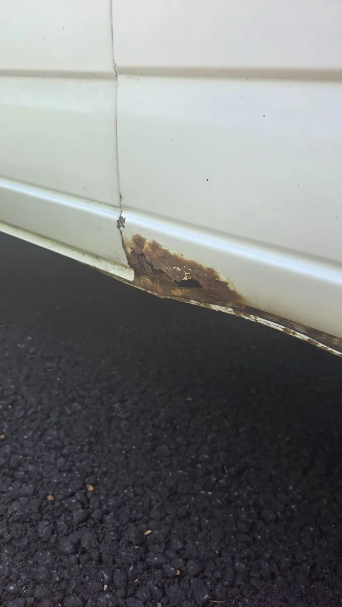 Volkswagen Transporter 2002 - Image 2