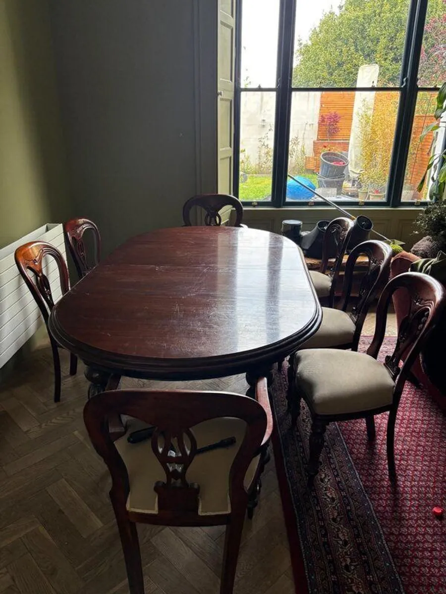 Kitchen table and chairs - Image 1