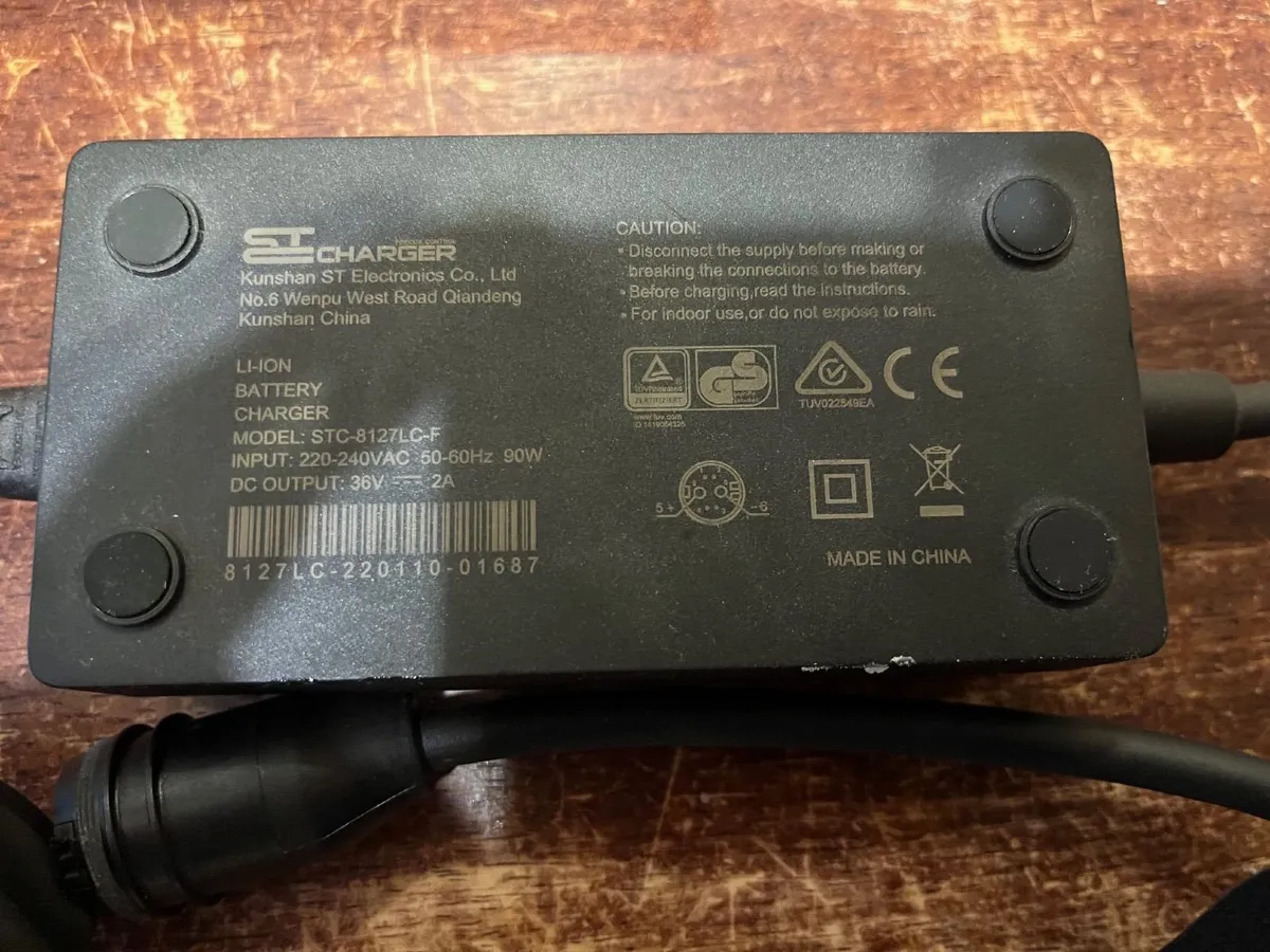 Fazua Ride 50 Evation ebike battery charger - Image 2