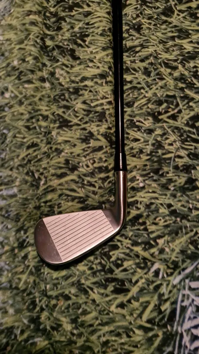 Titleist t200 4 iron - Image 1