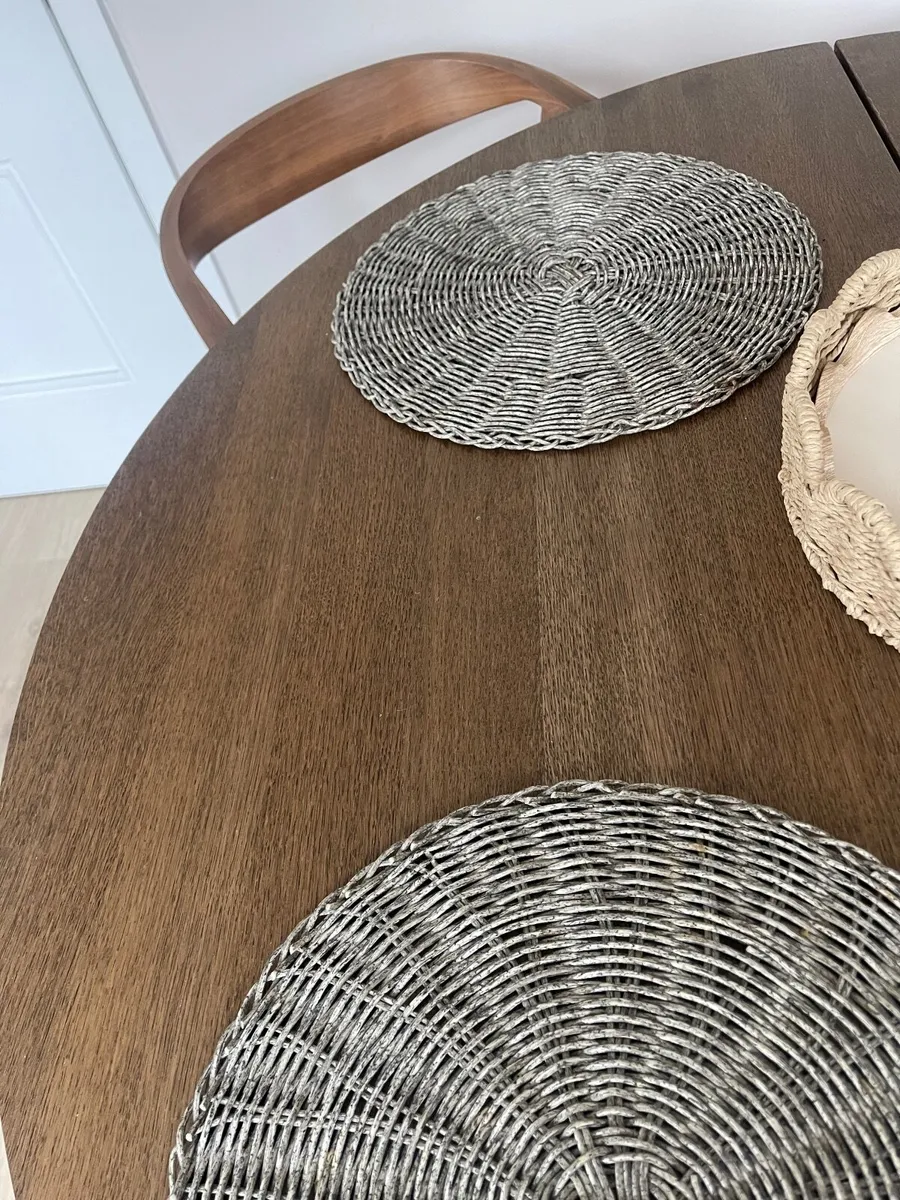 Dining table and 4 Chairs - Image 2