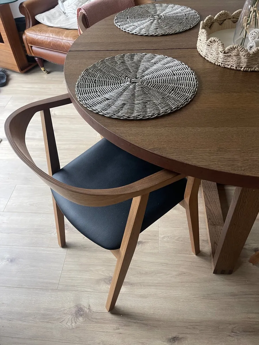 Dining table and 4 Chairs - Image 3