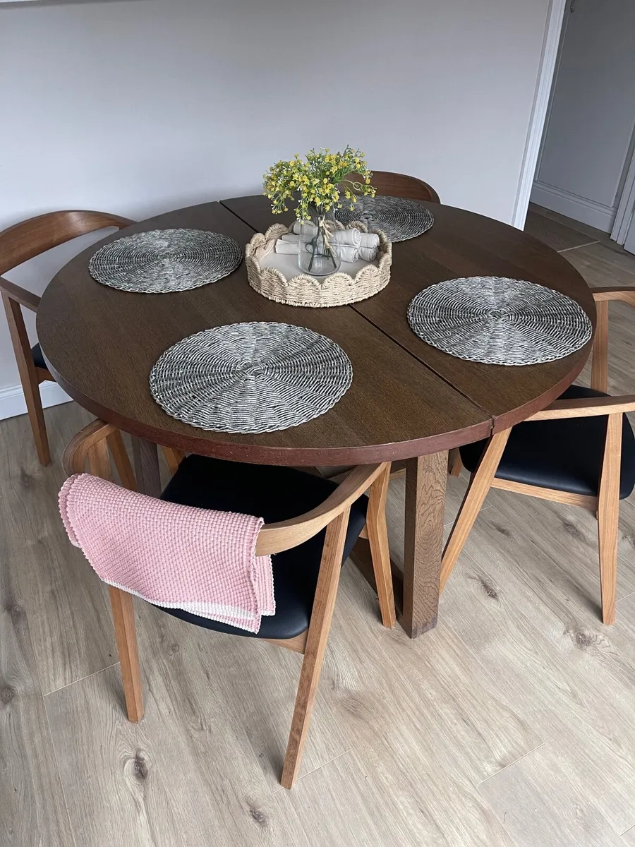 Dining table and 4 Chairs - Image 4