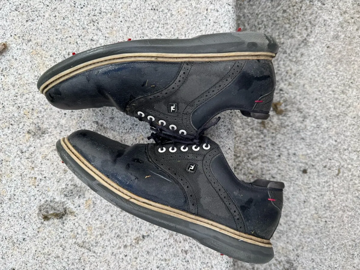 Golf shoes - Image 1