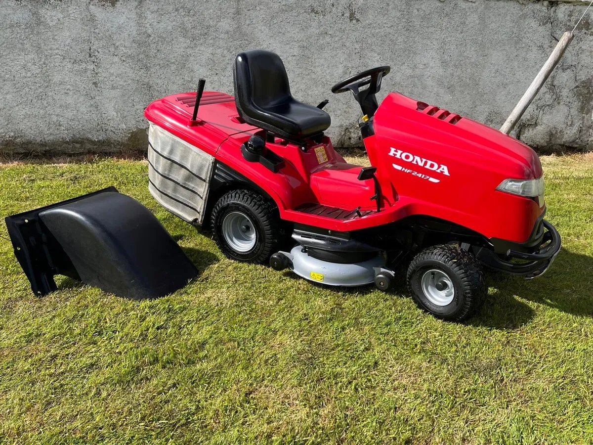 2019 Honda 2417 ride on lawnmower ..like new - Image 3