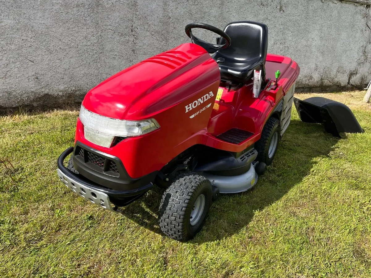 2019 Honda 2417 ride on lawnmower ..like new - Image 2