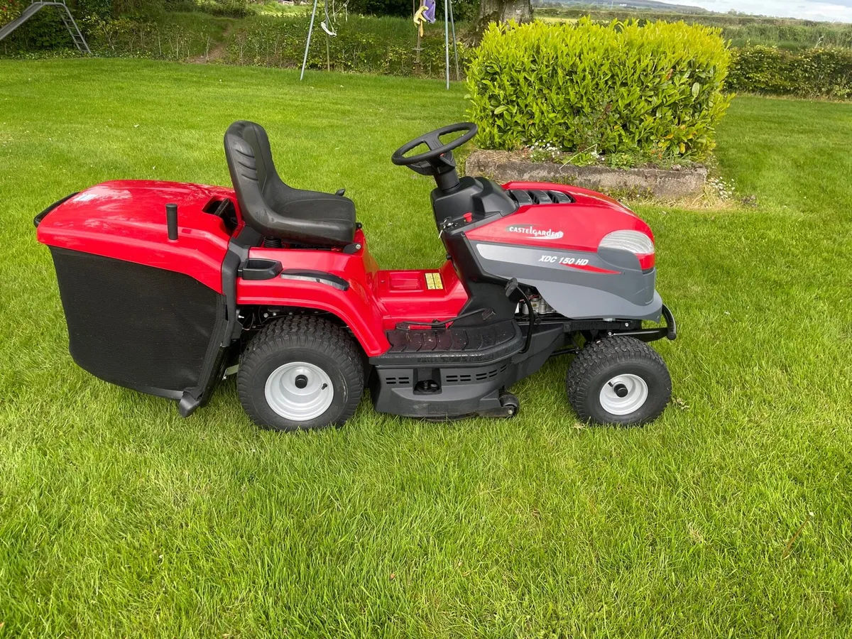 Ride on lawnmower - Image 1