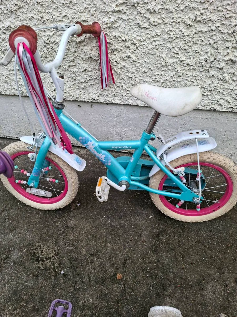 Free to take!!!!! 3 kids bikes and baby bath - Image 2